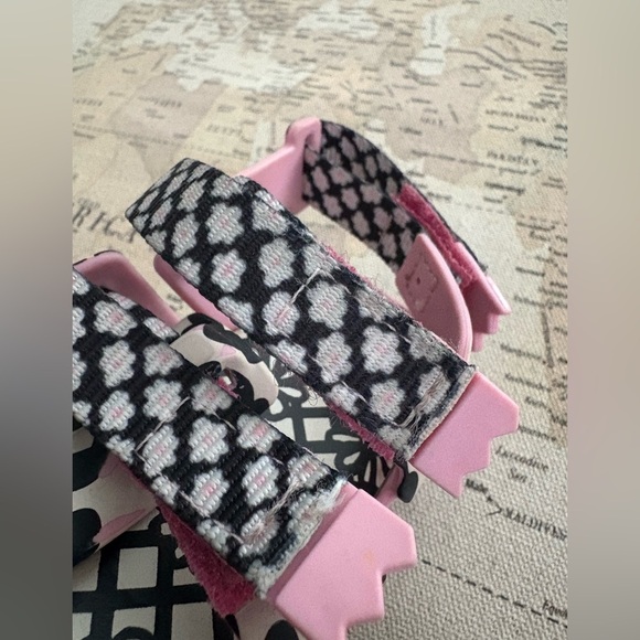 MINI MELISSA
Ioio + Fabula Inf Sandal, Pink & Black Sandals Size 9 - Picture 6 of 12